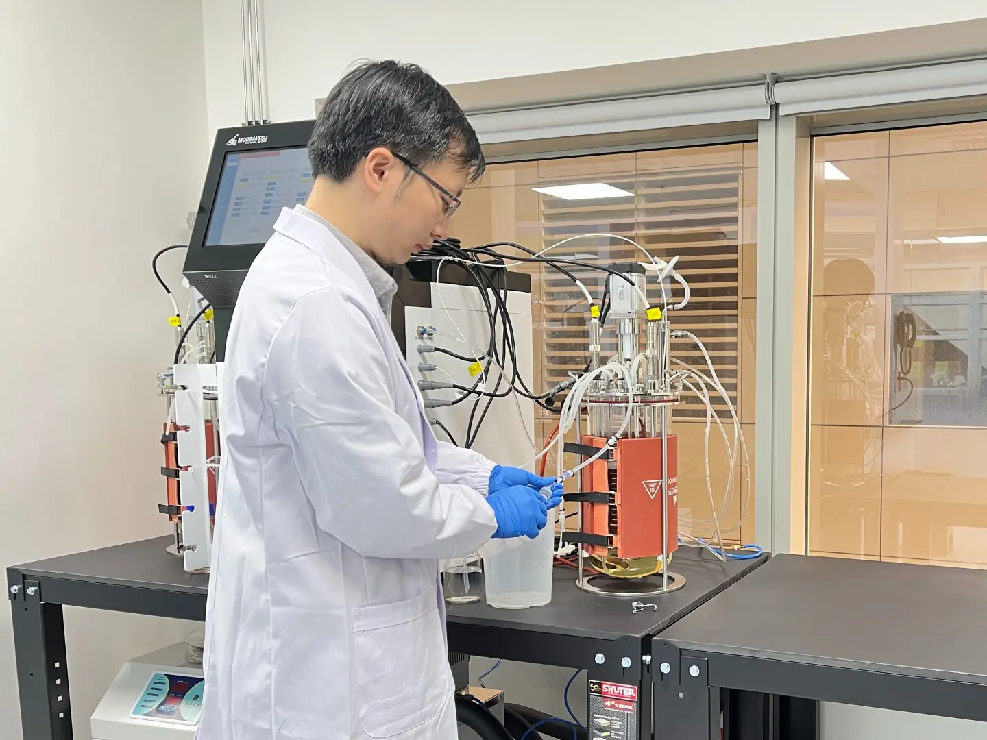自主開發生產重組蛋白、奈米抗體等關鍵生物原料,是鞏固台灣CDMO產業鏈韌性的上游核心基礎之一。(資料來源:偉喬生醫) 自主開發生產重組蛋白、奈米抗體等關鍵生物原料,是鞏固台灣CDMO產業鏈韌性的上游核心基礎之一。(資料來源:偉喬生醫)