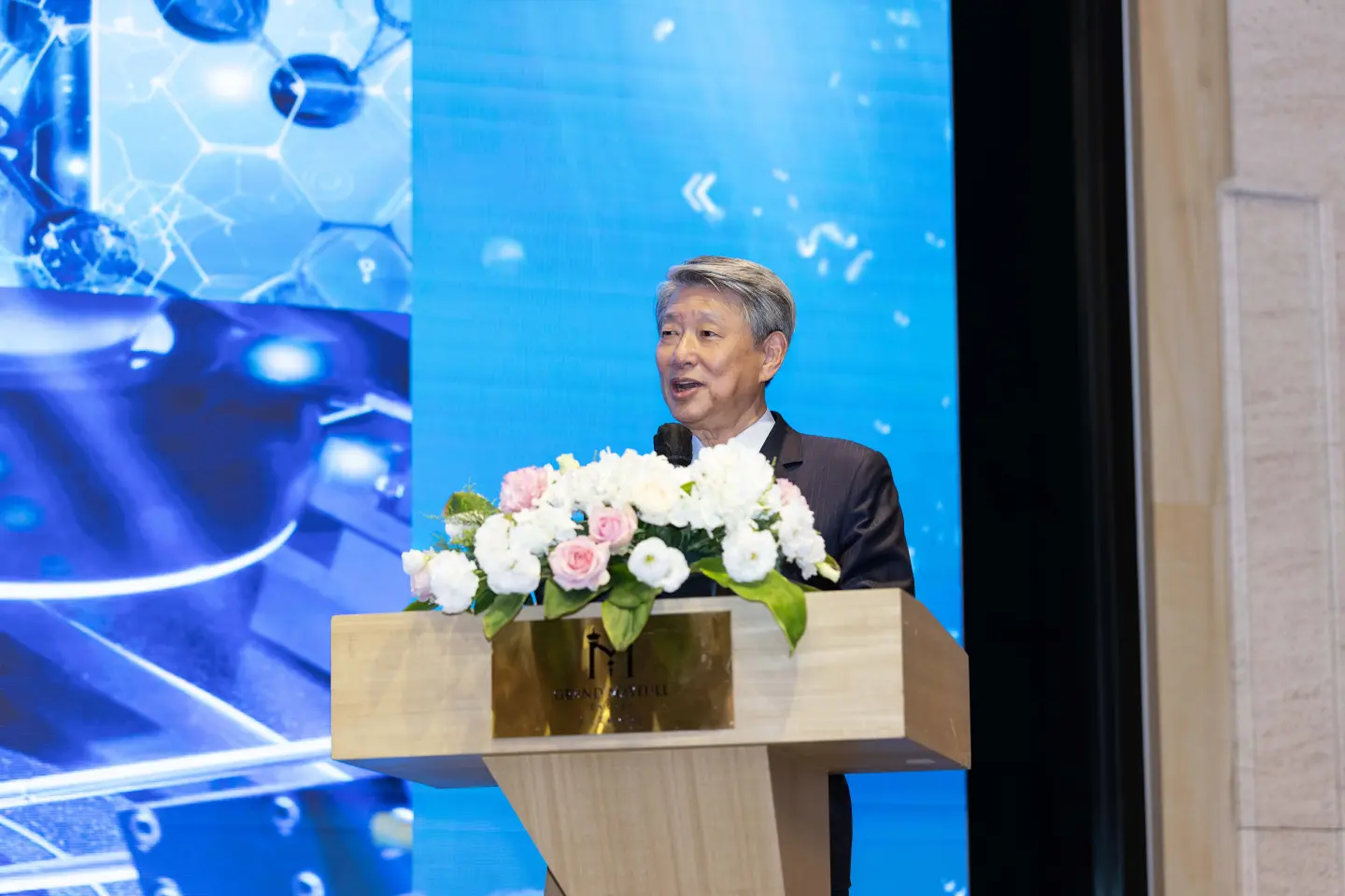 經濟部部長郭智輝於年會專題演講,深入剖析台灣生技醫療產業的潛在影響與發展方向。(圖片來源/生策會) 經濟部部長郭智輝於年會專題演講,深入剖析台灣生技醫療產業的潛在影響與發展方向。(圖片來源/生策會)