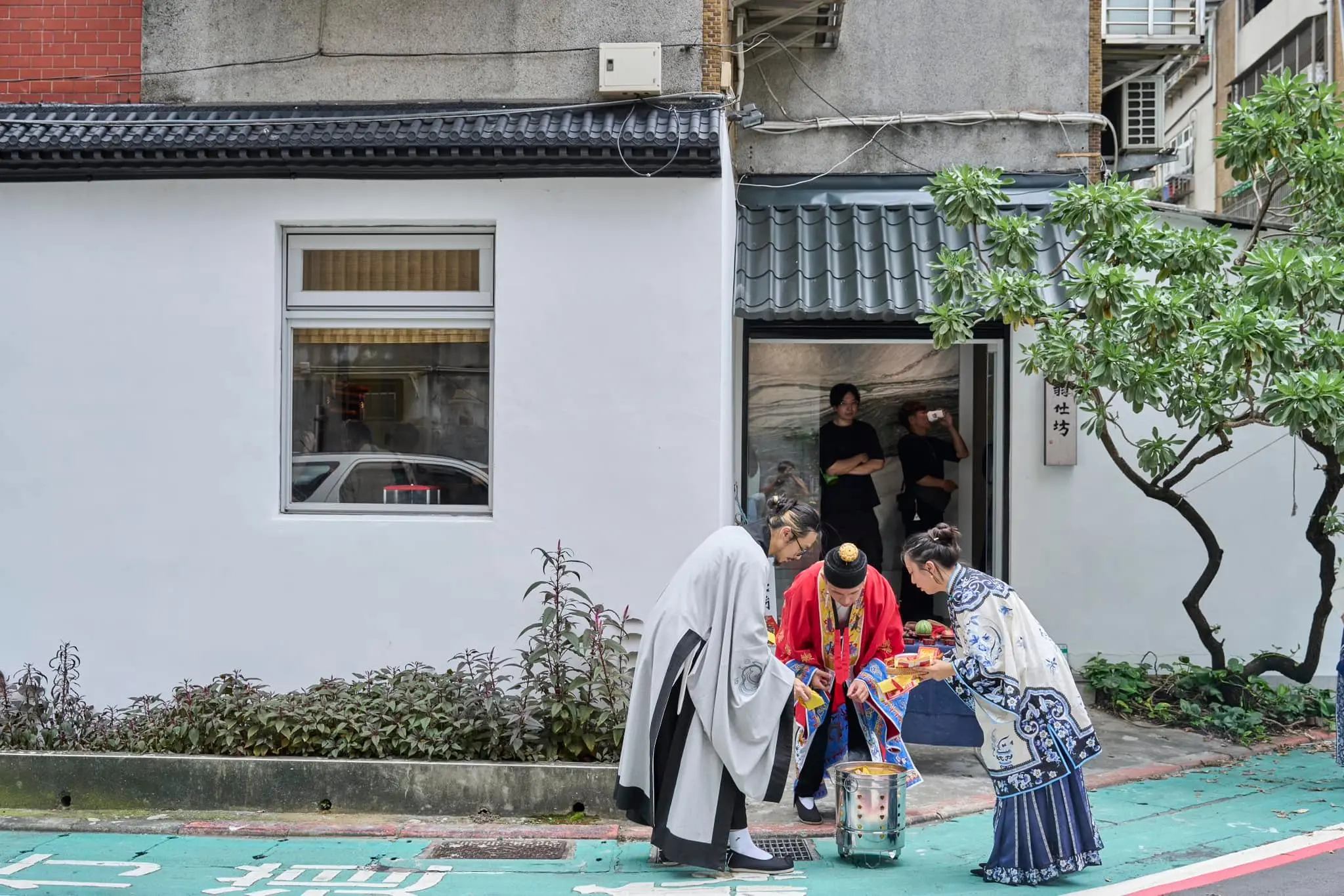 雙基地模式的建立,羽仕坊與未來洞玄道院的存在,皆是何宿玄試圖將古法傳統,移植到現代社會的嘗試性實驗。(圖片來源/何宿玄) 雙基地模式的建立,羽仕坊與未來洞玄道院的存在,皆是何宿玄試圖將古法傳統,移植到現代社會的嘗試性實驗。(圖片來源/何宿玄)