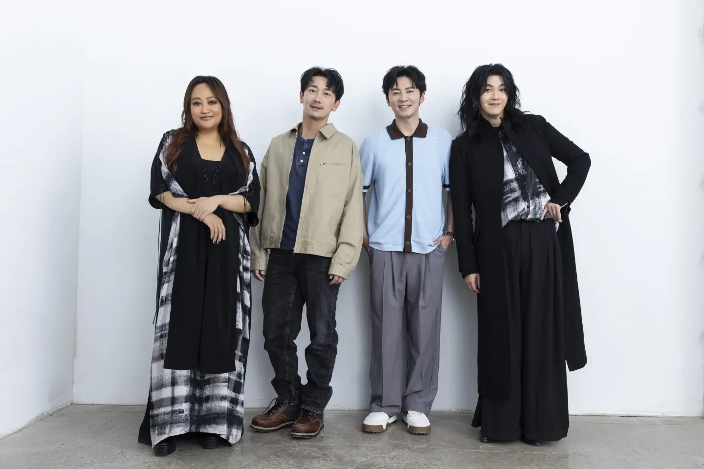家家(左起)〈你呢〉MV邀請施名帥、李國毅演出,這首歌是她和麋先生聖皓再次合作,兩人化身孟婆和死神。(圖片來源/相信音樂) 家家(左起)〈你呢〉MV邀請施名帥、李國毅演出,這首歌是她和麋先生聖皓再次合作,兩人化身孟婆和死神。(圖片來源/相信音樂)