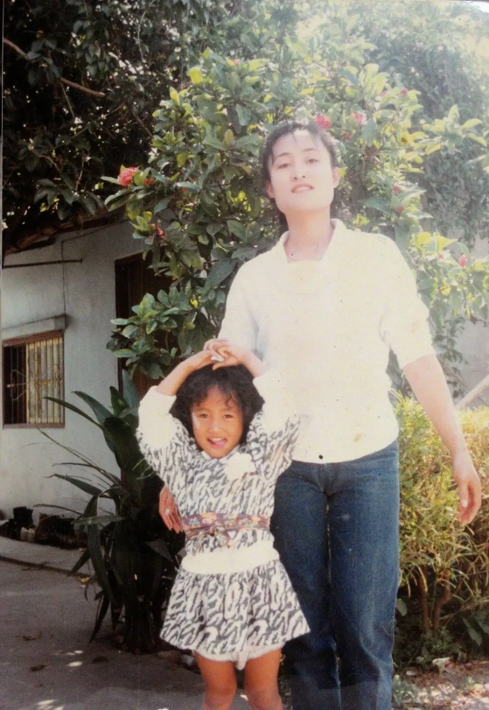 家家(左)從小和媽媽感情好,失去母親是她難以痊癒的痛。(圖片來源/相信音樂) 家家(左)從小和媽媽感情好,失去母親是她難以痊癒的痛。(圖片來源/相信音樂)