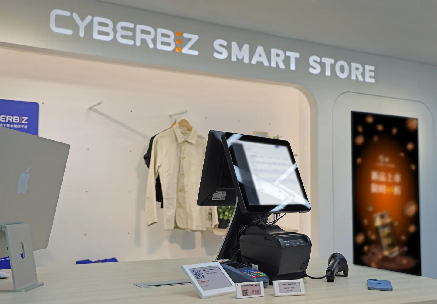 2014 年,蘇基明成立了 CYBERBIZ,打造全臺第一個跨裝置後臺整合系統。(圖片來源/蘇基明) 2014 年,蘇基明成立了 CYBERBIZ,打造全臺第一個跨裝置後臺整合系統。(圖片來源/蘇基明)