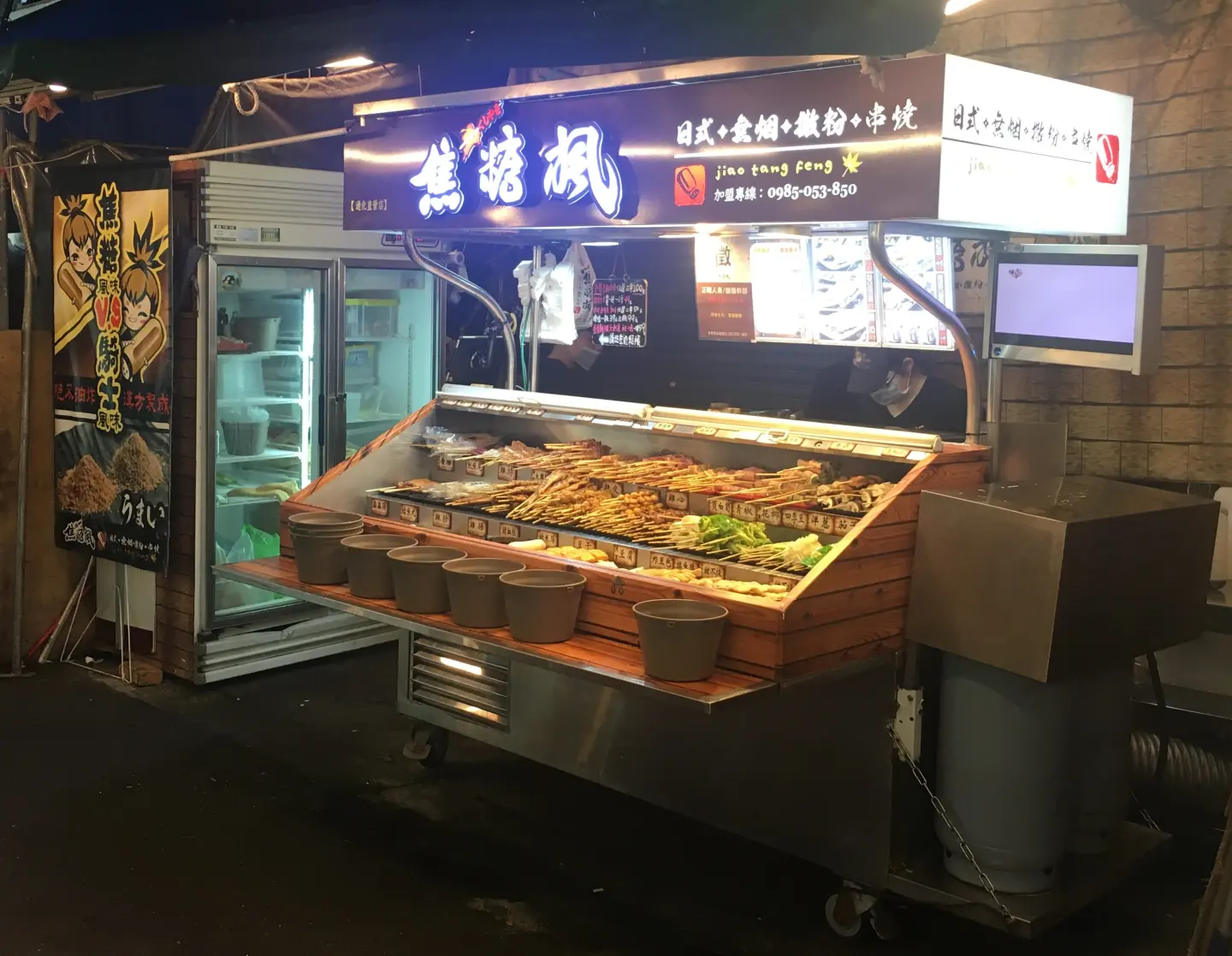 熱愛日本串燒文化的陳妍霖，和好友合力創業，努力研發出好吃又無負擔的美味串燒！（圖片來源／焦糖楓）