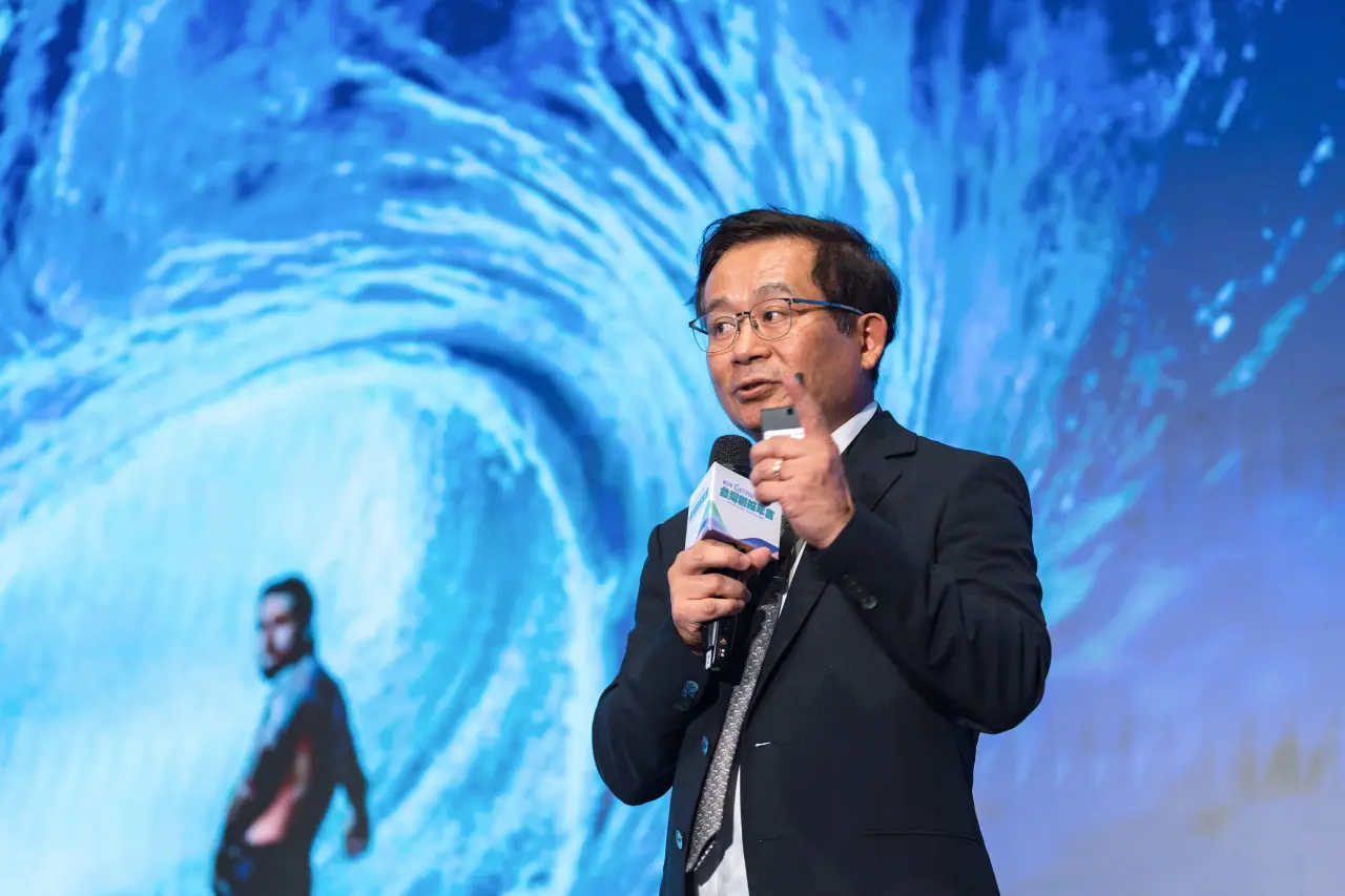 During his speech, Aspeed Chairman Chris Lin said the company’s high market share was achieved by identifying key trends, building core capabilities, and securing competitive advantages. (Photo courtesy of Taiwan Venture Capital Association)