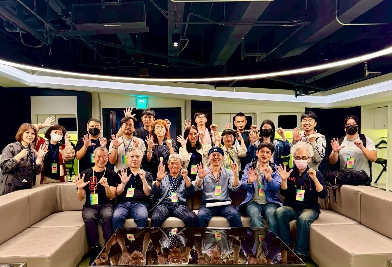 民歌大團圓演唱會的夥伴們,為了年底的演出,正如火如荼的籌辦中。(圖片來源/吳楚楚) 民歌大團圓演唱會的夥伴們,為了年底的演出,正如火如荼的籌辦中。(圖片來源/吳楚楚)