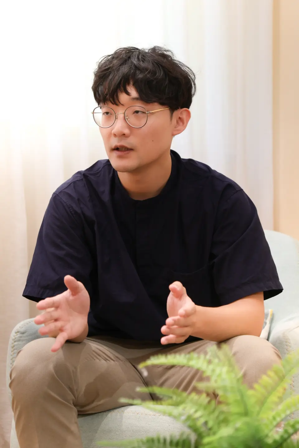 長照課題是一條漫漫長路，如何媒合各種資源，是紀鈞惟努力的方向。（攝影／葉仁琛）