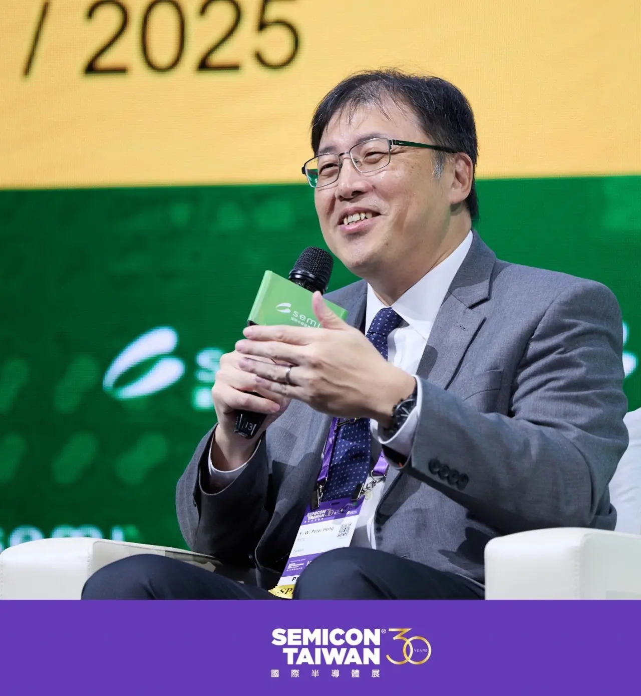 Hung Le-wen, Director of the Department of Engineering and Technologies at Taiwan’s National Science and Technology Council (NSTC), stated that robotics will extend AI from the virtual world to the physical world, while satellite communications will expand our reach into three-dimensional space. (Photo courtesy of SEMI)