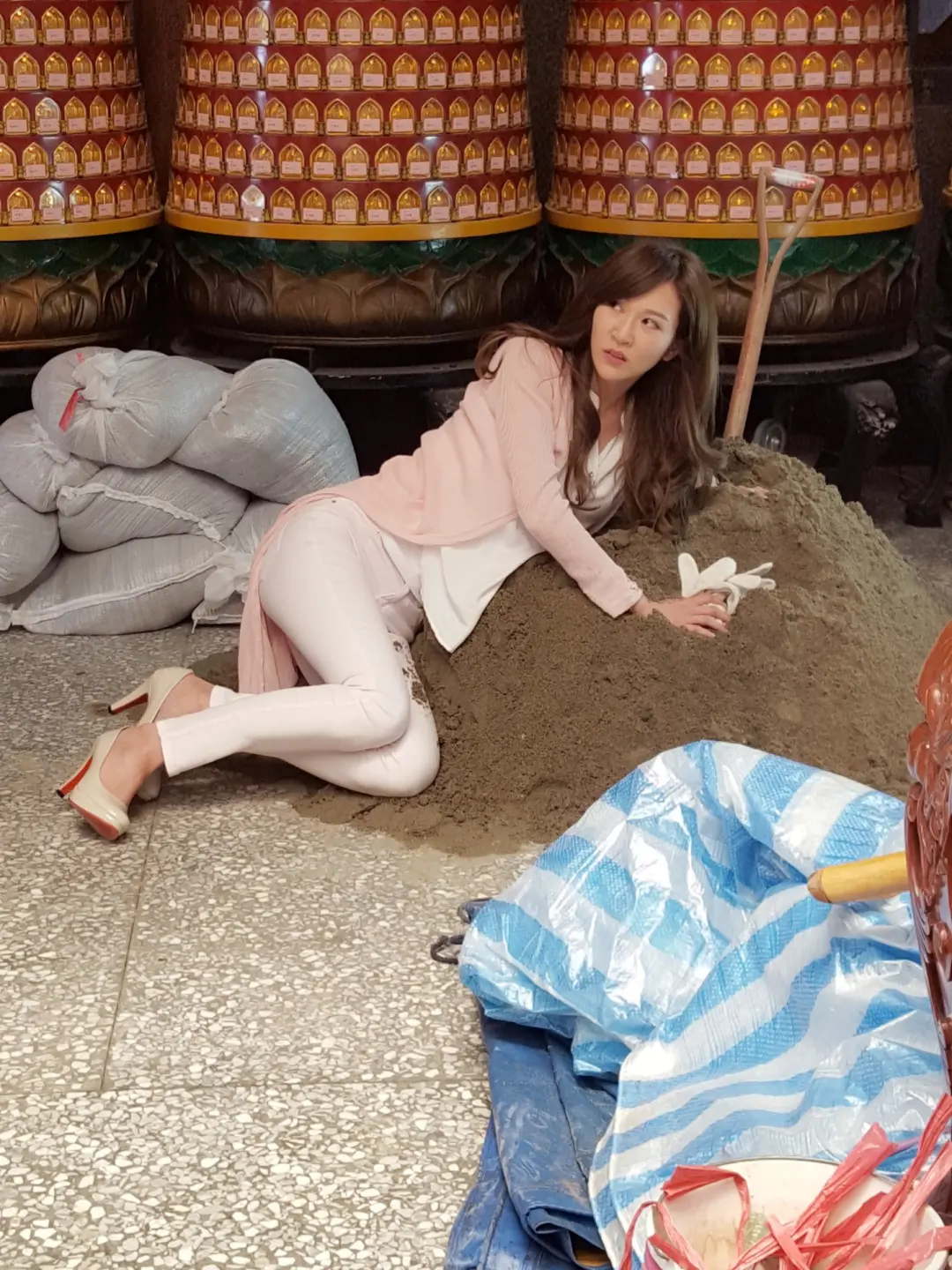 曾莞婷在《世間情》盡情使壞,但郭佳佳的惡女形象卻成為她第一個演藝代表作。(圖片來源/曾莞婷工作室) 曾莞婷在《世間情》盡情使壞,但郭佳佳的惡女形象卻成為她第一個演藝代表作。(圖片來源/曾莞婷工作室)