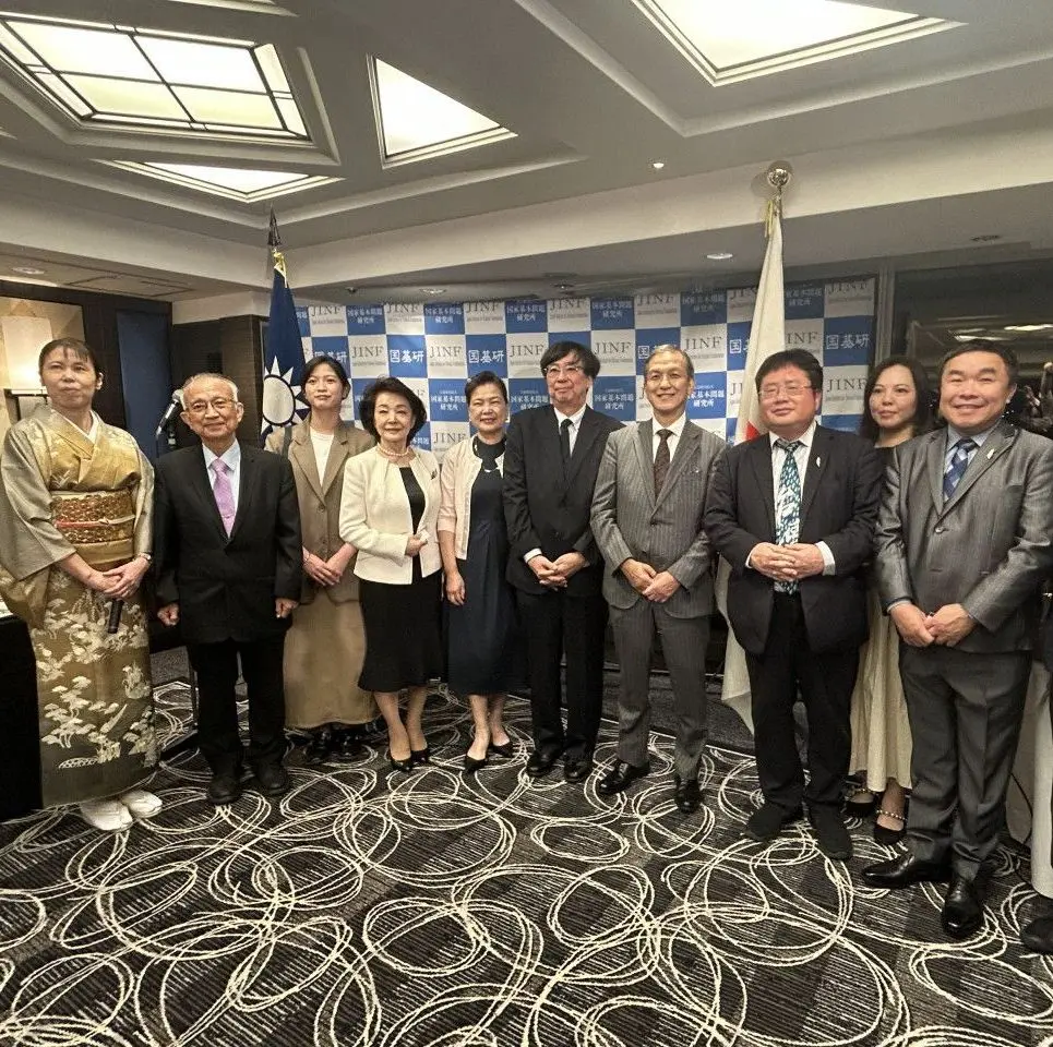 왼쪽에서 네 번째는 ‘국가기본문제연구소’의 사쿠라이 요시코 이사장, 오른쪽에서 네 번째는 인도태평양전략싱크탱크(IPST)의 야이타 아키오 이사장이다. 왼쪽에서 네 번째는 ‘국가기본문제연구소’의 사쿠라이 요시코 이사장, 오른쪽에서 네 번째는 인도태평양전략싱크탱크(IPST)의 야이타 아키오 이사장이다.