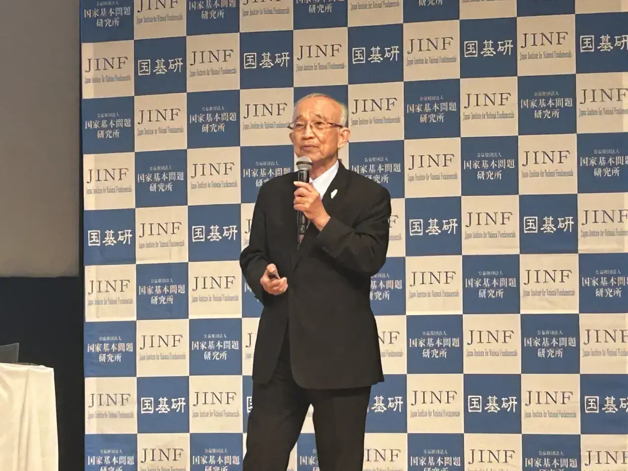 成功大学半導体学院の蘇炎坤(スー・イェンクン)院長:「日本は堅実な研究開発力と明確な政策的意思を持っており、台湾の製造力と結びつけば、次の半導体イノベーションの波で再び世界の鍵を握ることができるでしょう。」 成功大学半導体学院の蘇炎坤(スー・イェンクン)院長:「日本は堅実な研究開発力と明確な政策的意思を持っており、台湾の製造力と結びつけば、次の半導体イノベーションの波で再び世界の鍵を握ることができるでしょう。」