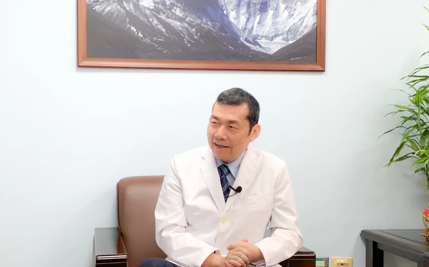 在林宏榮身上,可以看見身為院長的典範,也可以看見身為醫師的良善。(攝影/葉仁琛) 在林宏榮身上,可以看見身為院長的典範,也可以看見身為醫師的良善。(攝影/葉仁琛)