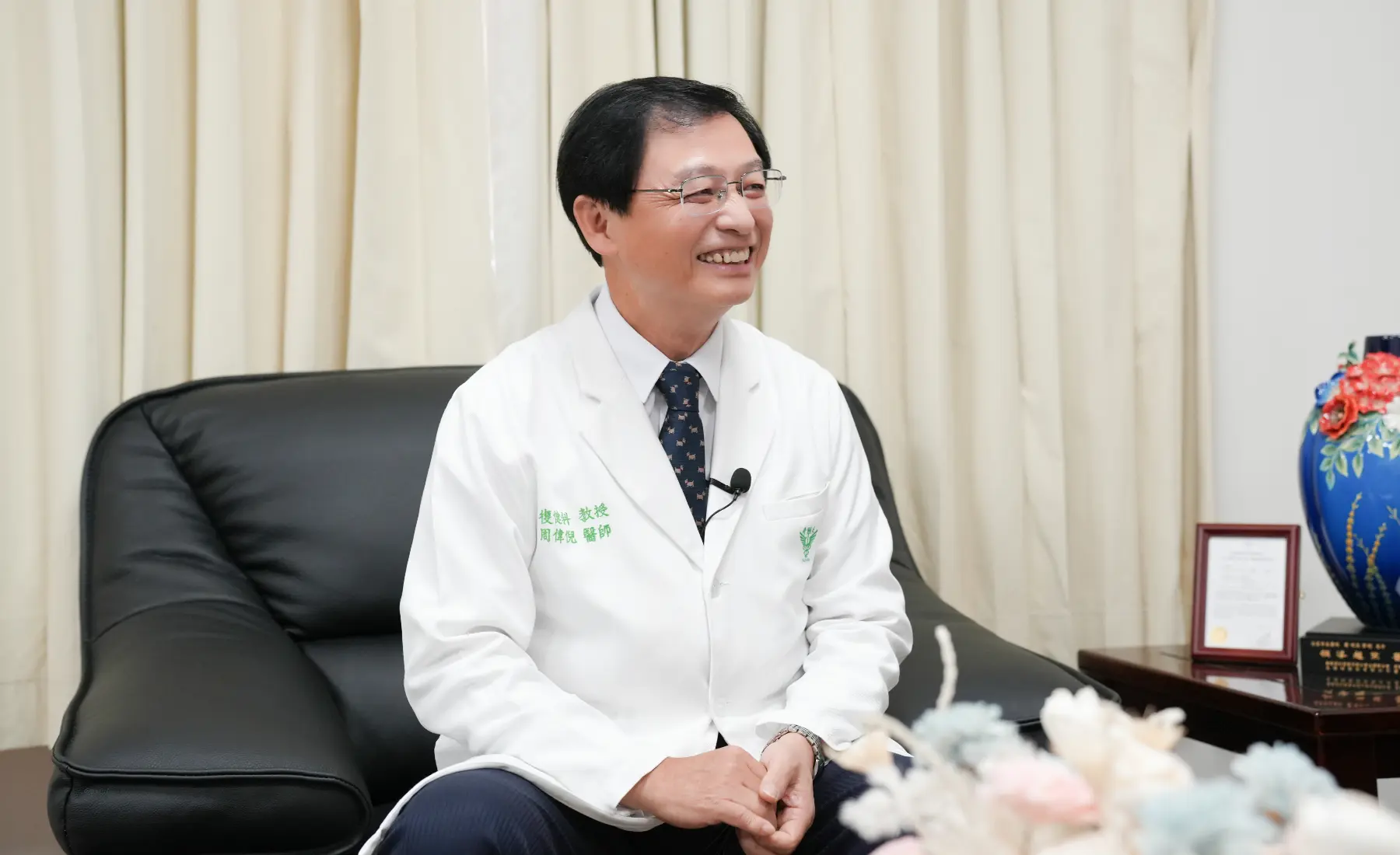 復健科次專科化後，分為骨科、神經、兒童、心肺等領域。周偉倪打破「貪生怕死科」的刻板印象，選擇投入最具挑戰性的心肺復健專業。（攝影／葉仁琛）