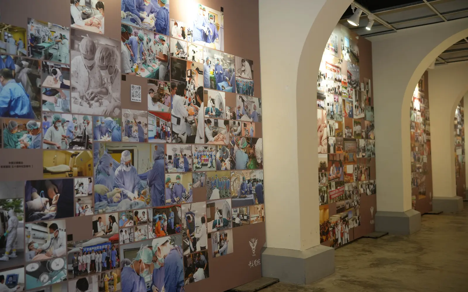 吳園醫學人文特展作品，透過影像呈現加護病房醫護團隊臨床照護與醫學人文關懷的故事，深具意義。（圖片來源／奇美醫院）