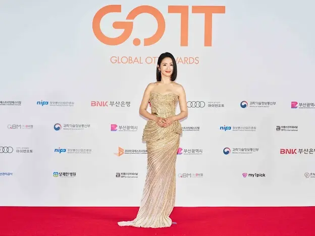 林依晨參加釜山影展，紅毯上亮眼受注目。（圖片來源／周子娛樂）