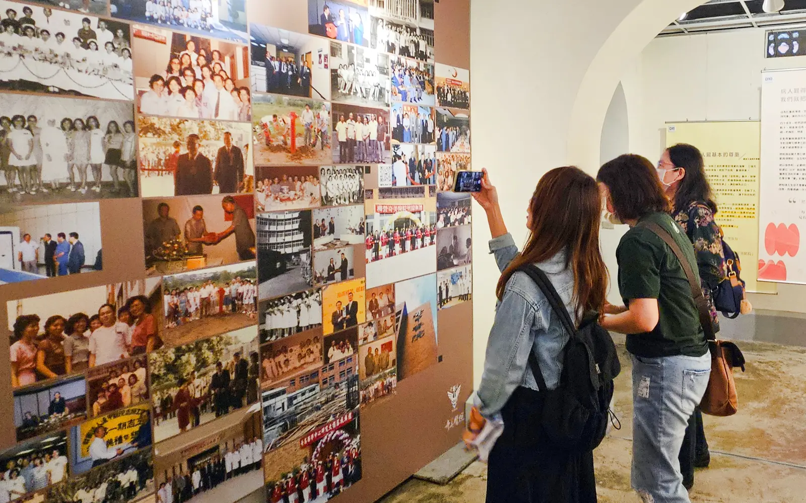 珍貴的老照片經過修復後再現眼前，宛如時光倒流。（圖片來源／奇美醫院） 