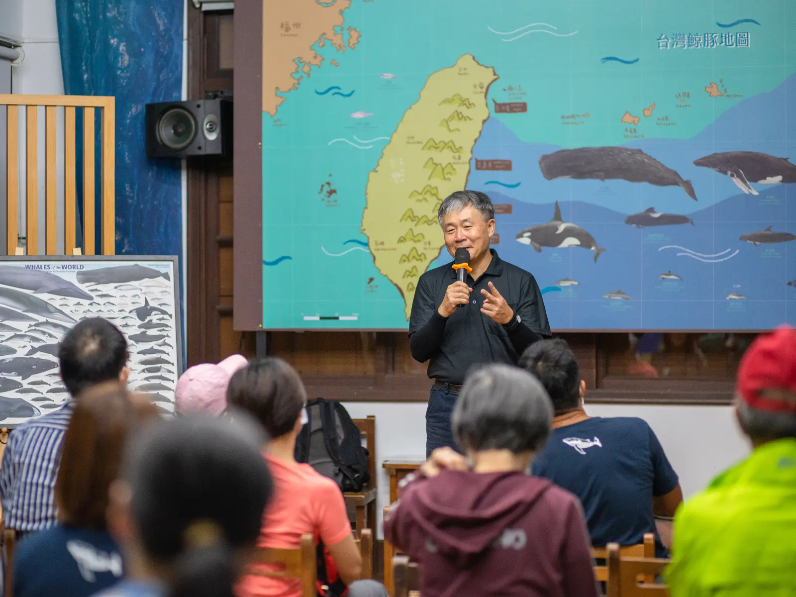 與廖鴻基老師（中）的合作，讓多羅滿開始走出與其他賞鯨業者不同的道路。（圖片來源／呂世明）