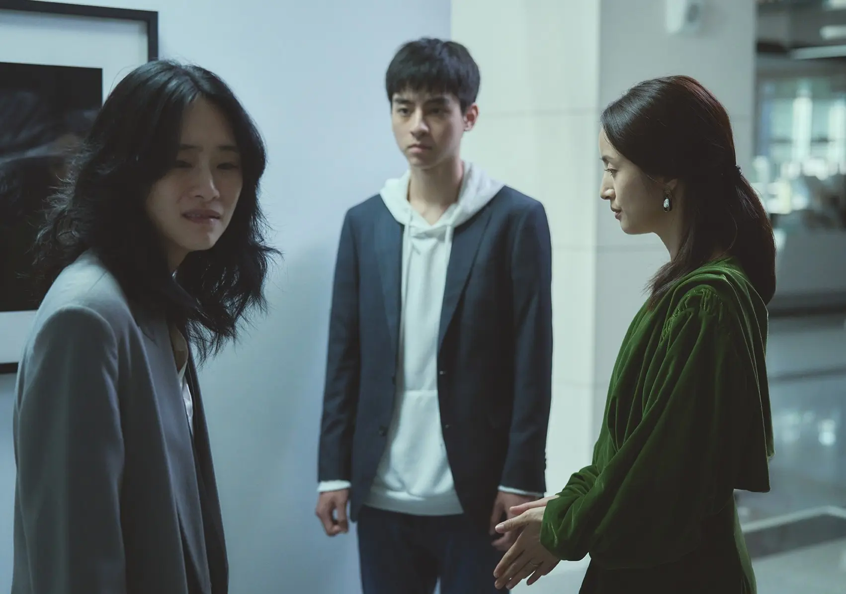 吳可熙(左起)、劉敬、林依晨在《失明》中關係微妙。(圖片來源/周子娛樂) 吳可熙(左起)、劉敬、林依晨在《失明》中關係微妙。(圖片來源/周子娛樂)