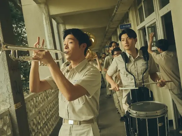 牧森(左)為吹奏樂器下足功夫,苦練半年。(圖片來源/未來進行曲) 牧森(左)為吹奏樂器下足功夫,苦練半年。(圖片來源/未來進行曲)