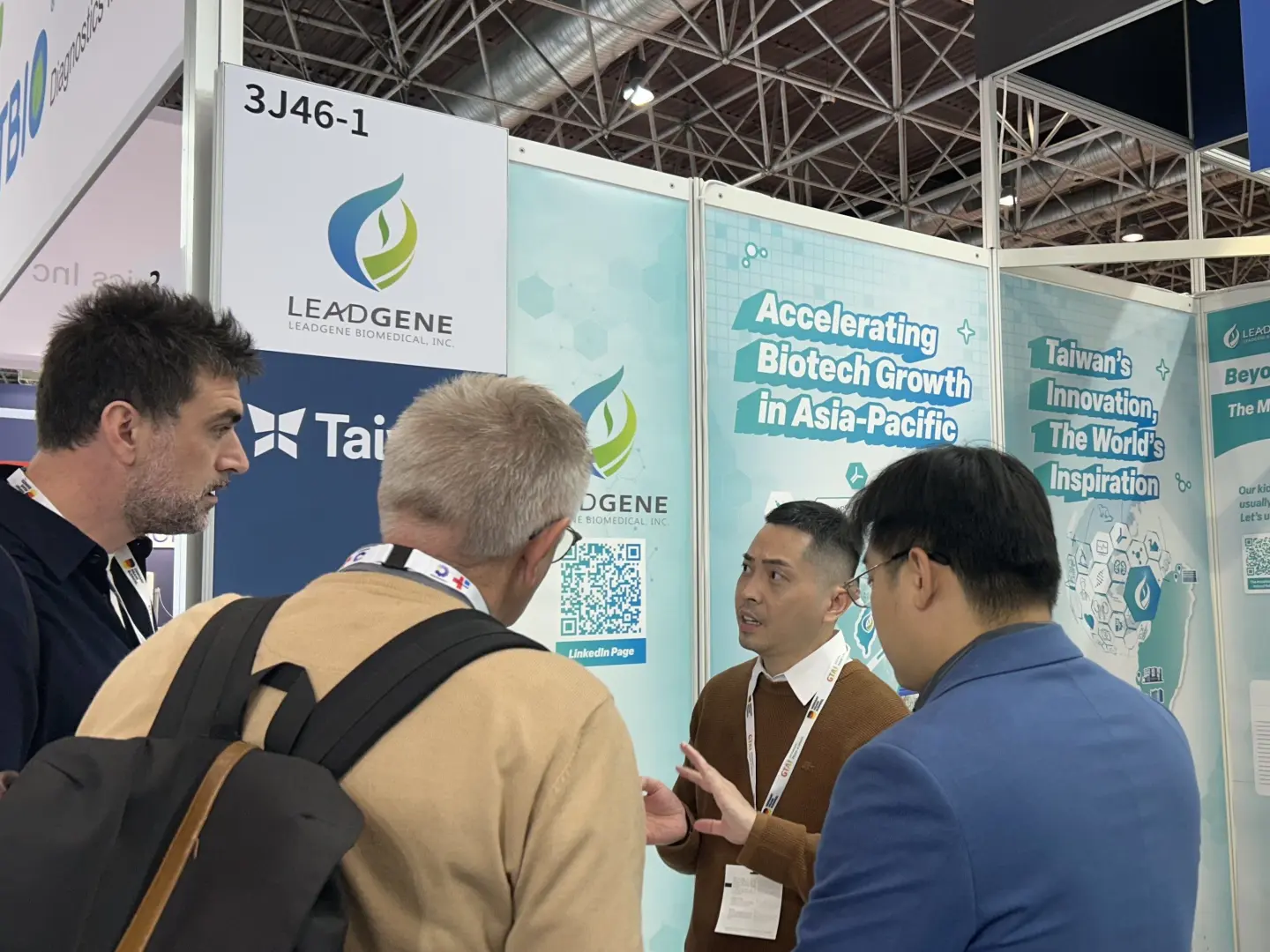 面對全球供應鏈重組浪潮,偉喬生醫具備深厚的IVD創新實力與可靠價值,吸引許多國際專業人士前來深度交流。(圖片來源/偉喬生醫) 面對全球供應鏈重組浪潮,偉喬生醫具備深厚的IVD創新實力與可靠價值,吸引許多國際專業人士前來深度交流。(圖片來源/偉喬生醫)