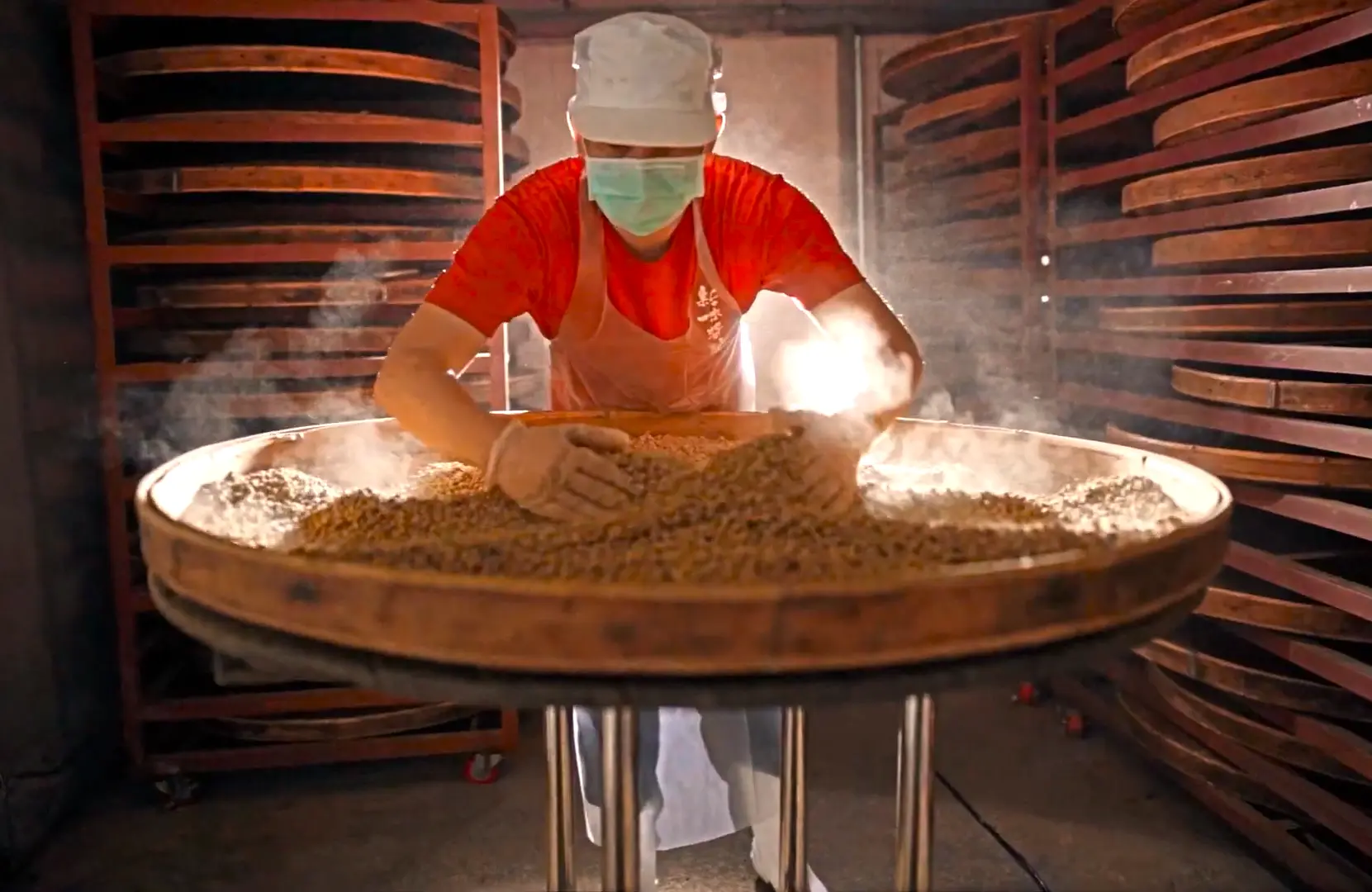 許桓巽說:「釀造和在地的水質、風土有關,我們希望能用花蓮的原物料去做,讓環境和物產可以釀出大家都喜歡的味道。」(圖片來源/新味醬油) 許桓巽說:「釀造和在地的水質、風土有關,我們希望能用花蓮的原物料去做,讓環境和物產可以釀出大家都喜歡的味道。」(圖片來源/新味醬油)