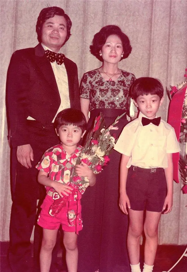 Che-Yi Lee (bottom right) learned violin and harp alongside his father, Wu-Nan Lee (top left). (Photo: Che-Yi Lee) Che-Yi Lee (bottom right) learned violin and harp alongside his father, Wu-Nan Lee (top left). (Photo: Che-Yi Lee)