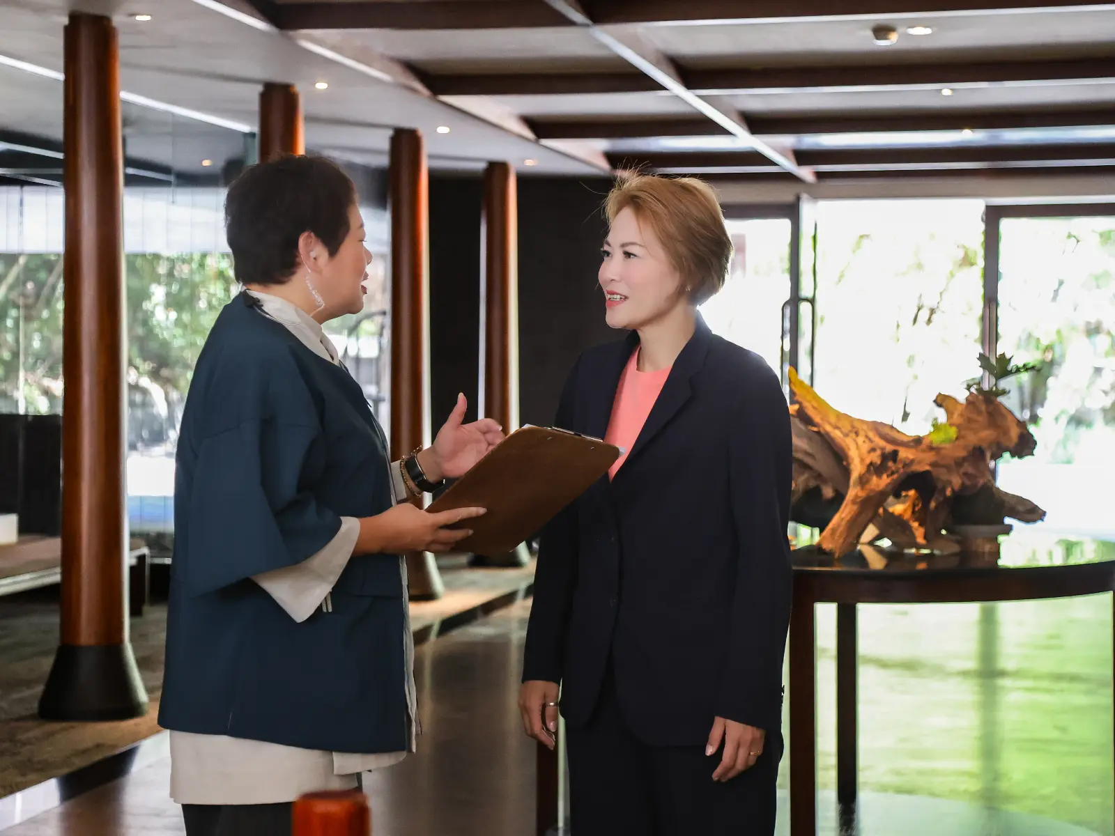 當旅客紛紛從太魯閣撤離，趙嘉綺卻選擇回到飯店坐鎮指揮。（攝影／葉仁琛）