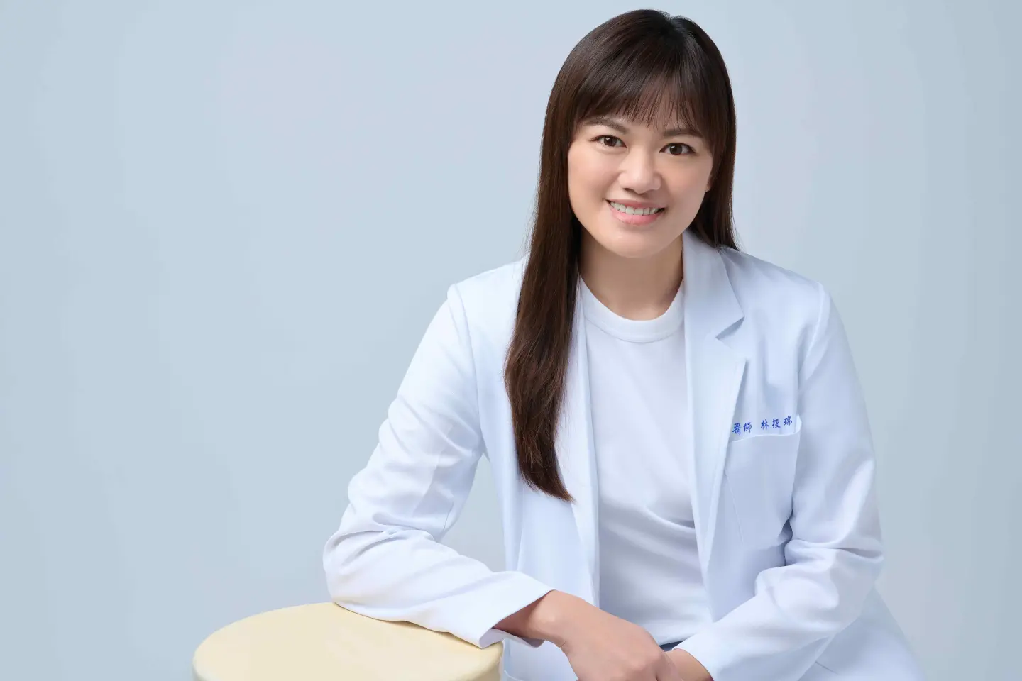 光點犬貓專科醫院院長林筱瑞指出,如果毛孩睡醒出現異常行為、抗拒散步,或有睡眠不安穩等徵兆,都可能暗藏危險訊號。(圖片來源/倍力寵物健康食品) 光點犬貓專科醫院院長林筱瑞指出,如果毛孩睡醒出現異常行為、抗拒散步,或有睡眠不安穩等徵兆,都可能暗藏危險訊號。(圖片來源/倍力寵物健康食品)