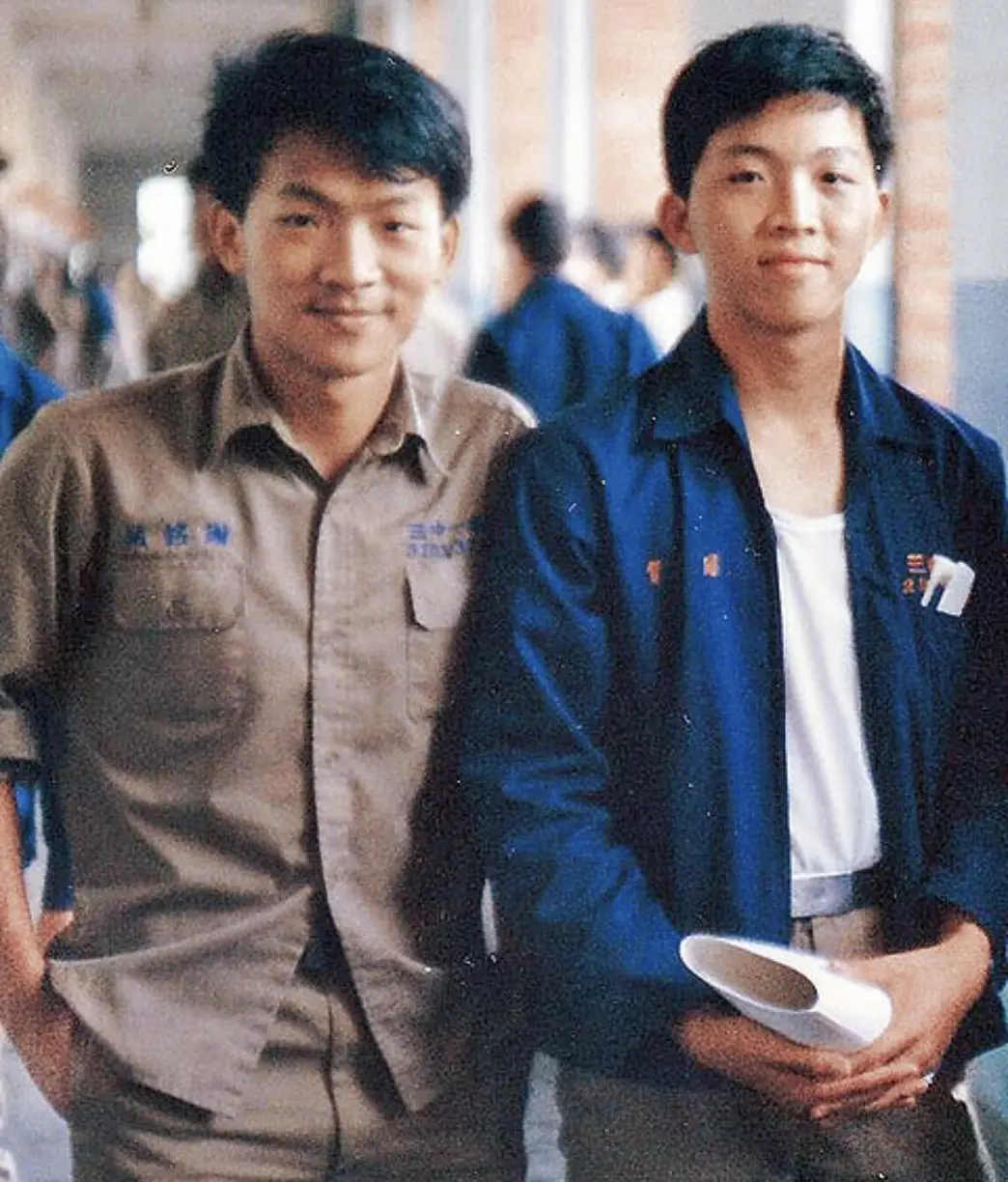 謝銘祐（左）在輔仁大學期間參加歌唱比賽，雖然表現不佳，卻是他創作的開始。（圖片來源／謝銘祐）