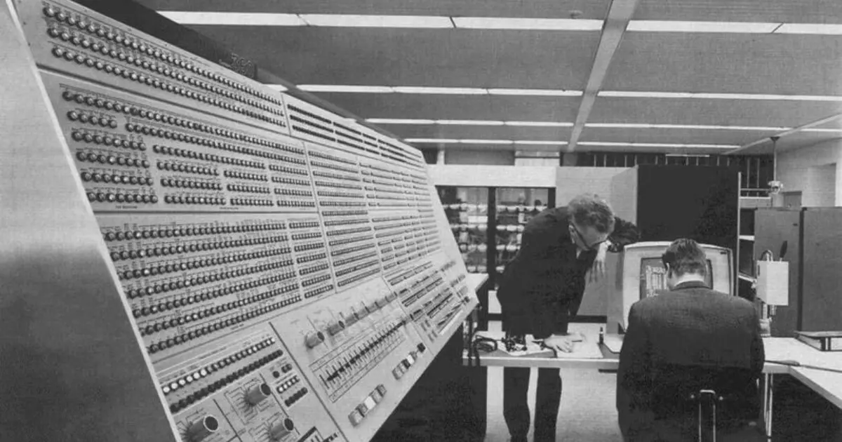 AI Isn't a Bubble, But It Will Burst Many Companies! Deciphering Google and TSMC's Winning Edge from IBM's 13% Crash