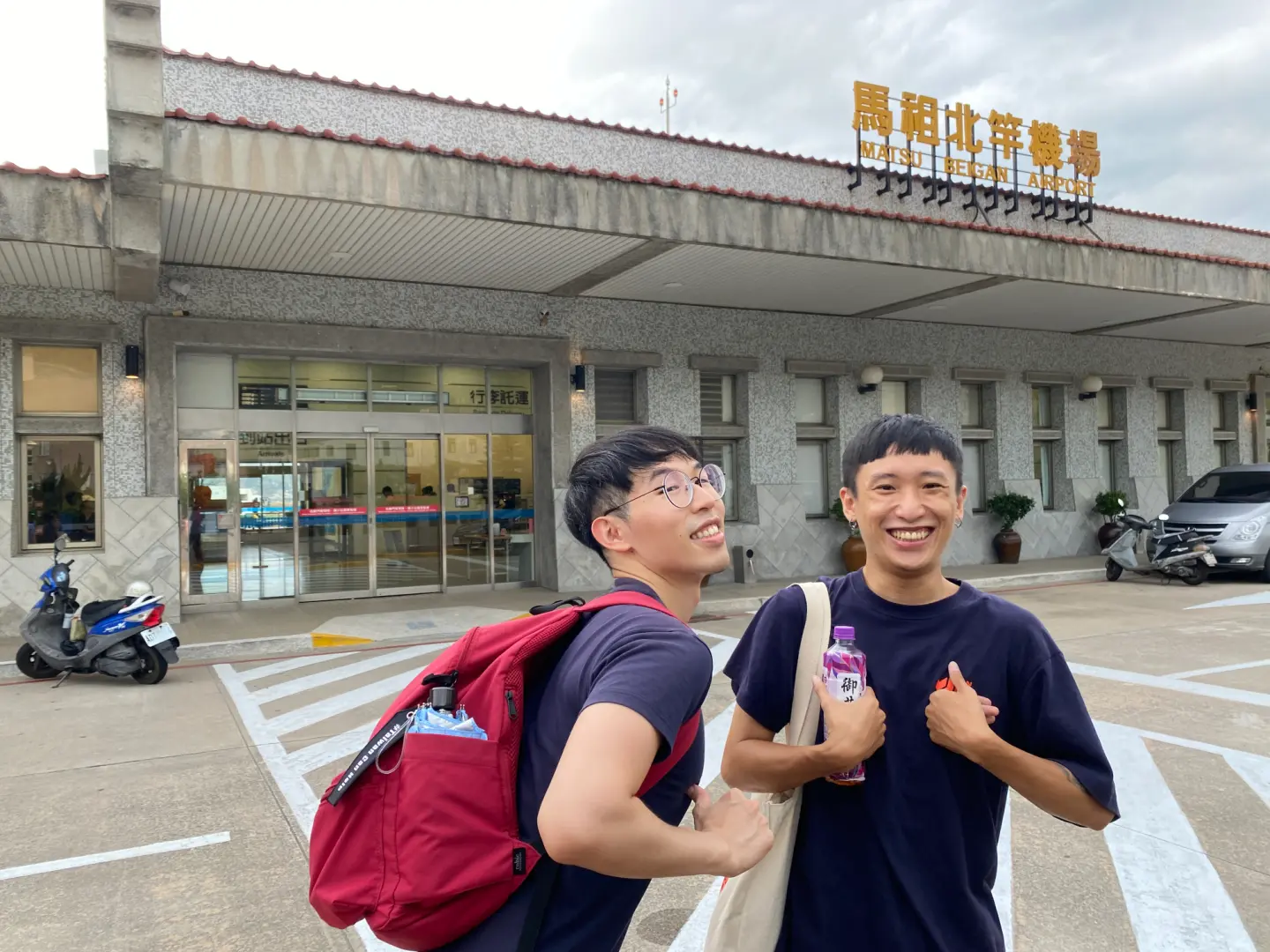 劉亦（圖左）是馬祖人，而炫霖（圖右）具備泰雅族血統，生命經驗裡的非主流視角，讓他們得以用不同的觀點審視臺灣文學。（圖片來源／江炫霖）