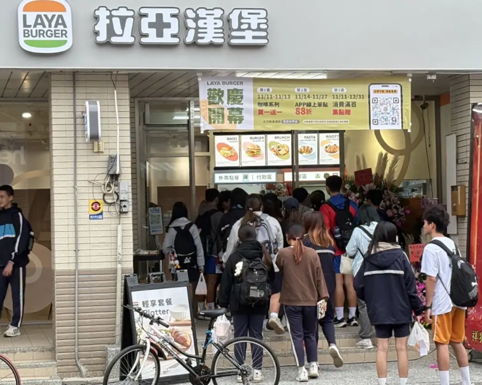 拉亞漢堡秉持著為顧客著想的精神，成為學生與上班族的最愛。（圖片來源／徐沛源）