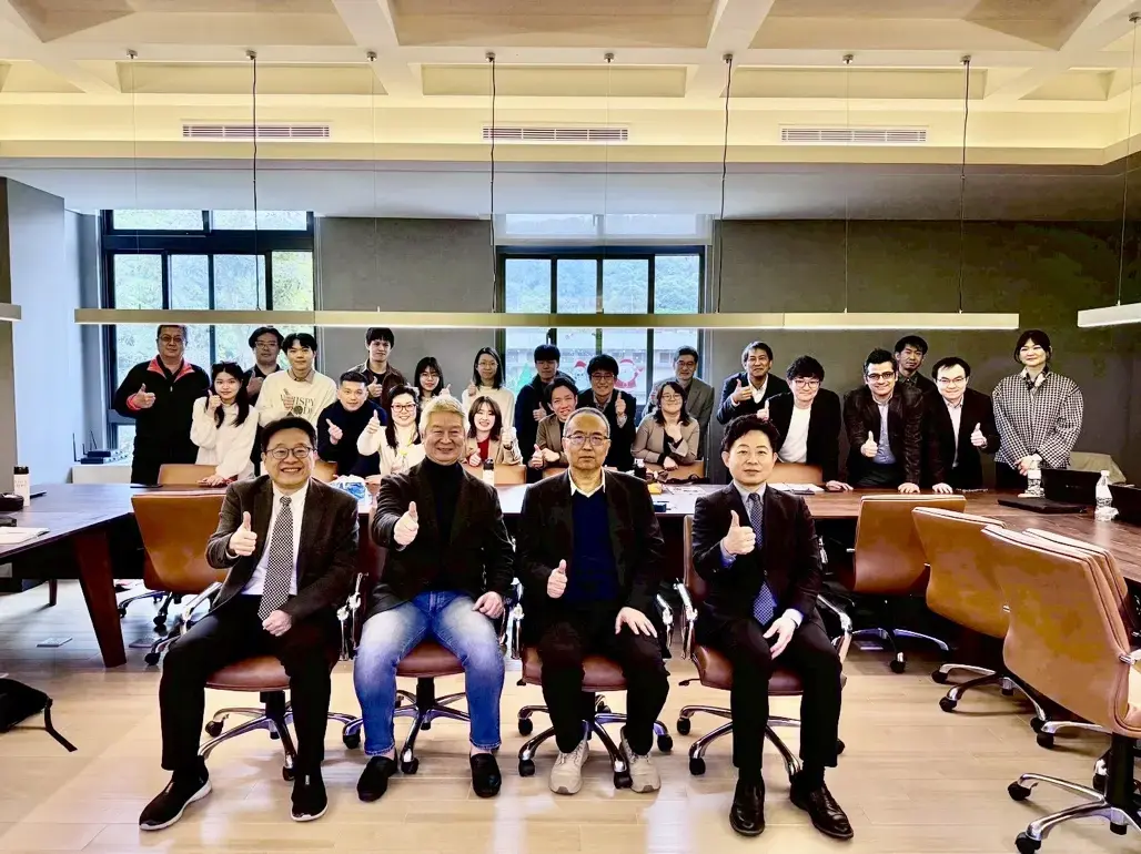 Figure 1: Chen Chien-pang (front row, second from right) delivers his keynote, Figure 1: Chen Chien-pang (front row, second from right) delivers his keynote,