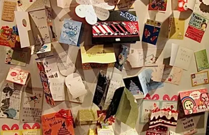 TABOO 規劃反串、台客、古裝等不同企劃，讓原本被視為門檻的性別表現，轉化為集體玩耍與自我展現的可能。店內因此常收到客人的回饋小卡。（圖片來源／維克）