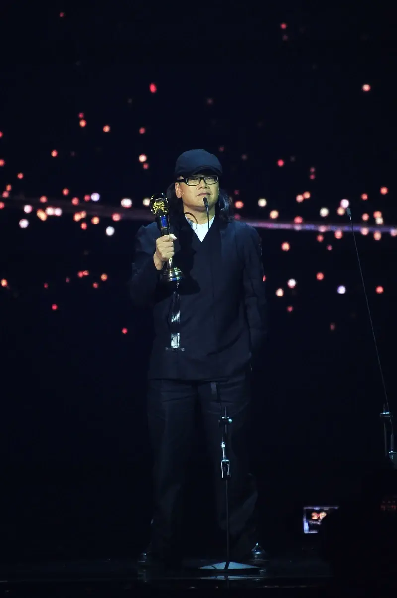 2018年憑《溫一壺青春下酒》獲得金曲獎最佳台語男歌手。這張專輯被視為流氓阿德音樂成熟的重要代表作。（圖片來源／流氓阿德）