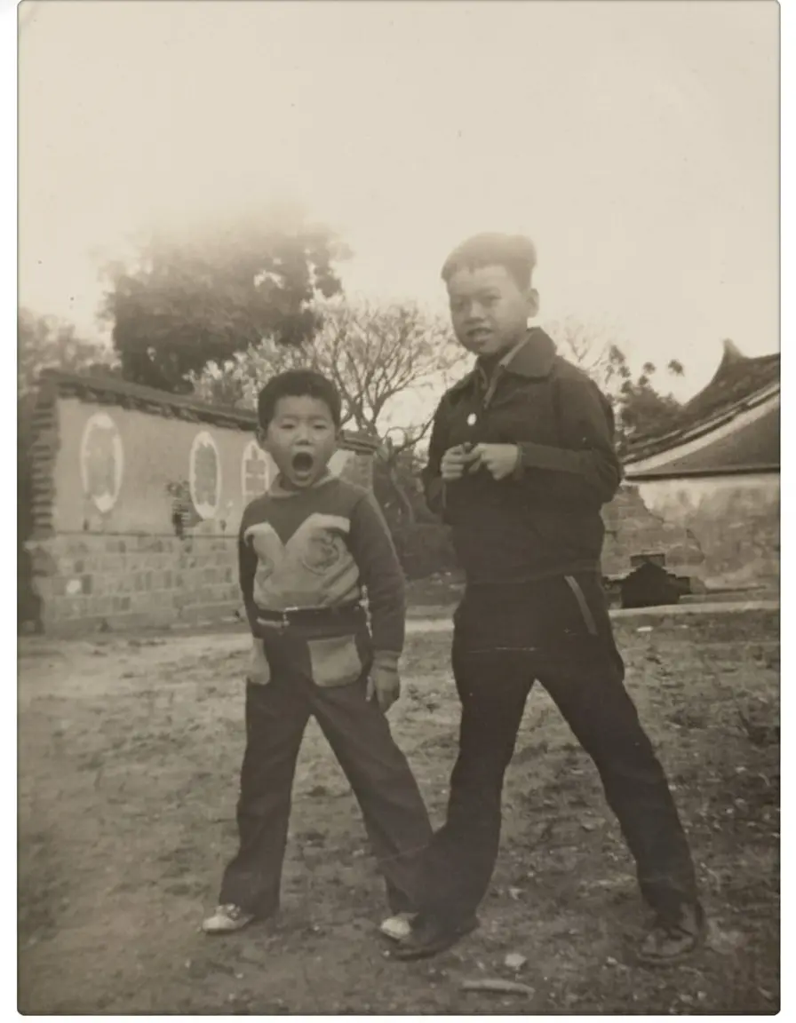 童年時期的流氓阿德（右）。（圖片來源／流氓阿德）