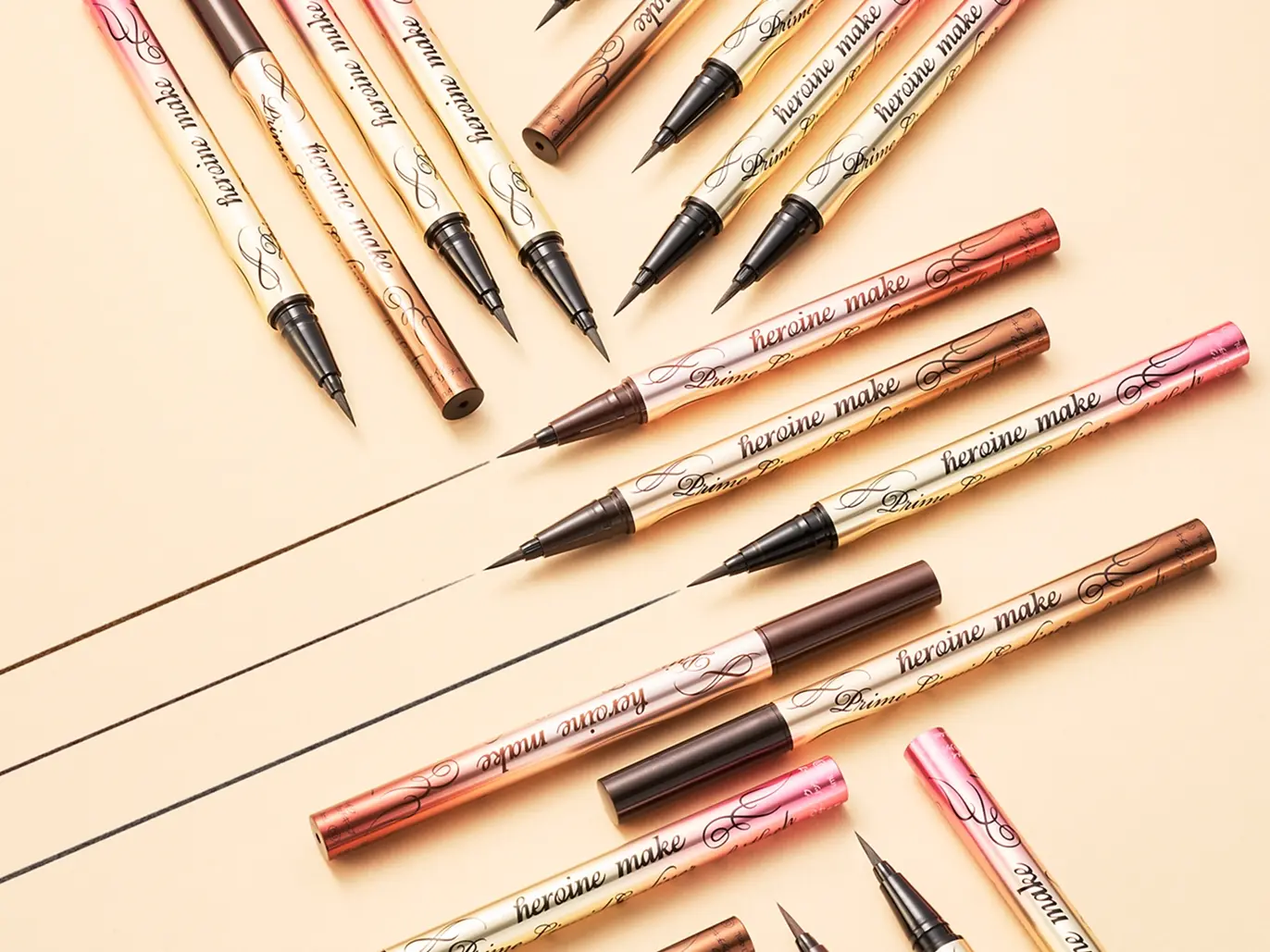 採用日本製 0.1mm 極細柔軟彈力筆頭設計，能細緻描繪眼頭、眼尾與睫毛根部，新手也能輕鬆上手，畫出自然俐落的有神眼線。（圖片來源／台灣奇士美）&nbsp;&nbsp;