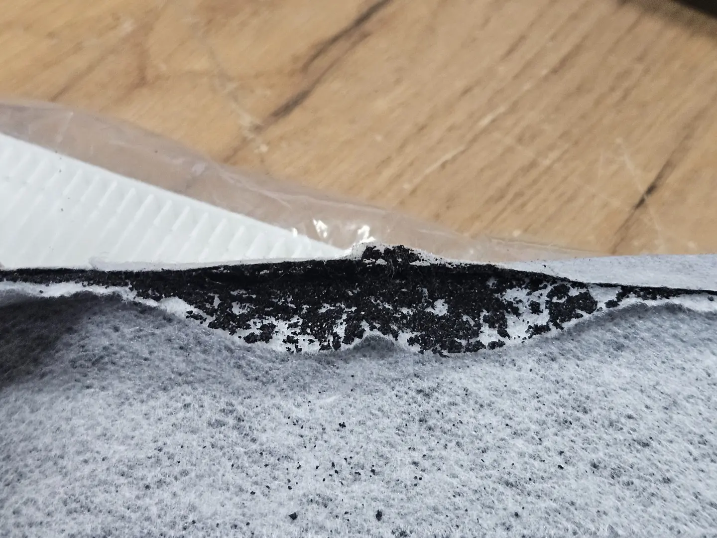 傳統工業濾網的內部濾材，往往因複合材質難以拆解，最終只能直接走向焚化爐或掩埋場。（圖片來源／ 鉅為）&nbsp; &nbsp; &nbsp;