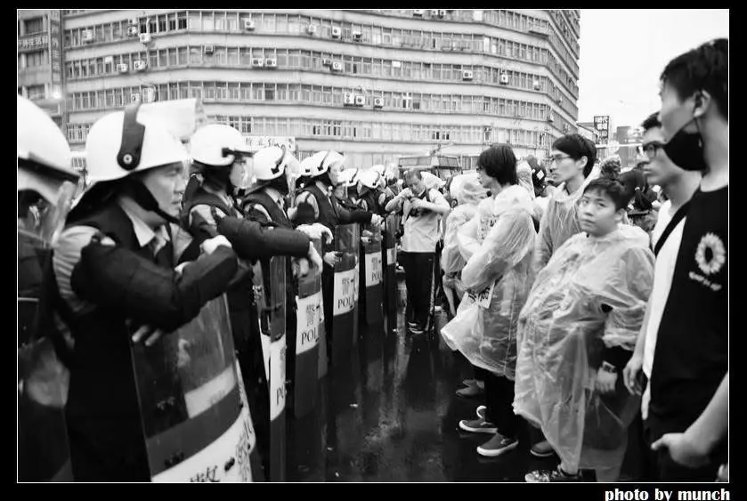 大學時期參與社會運動，是劉珞亦公共意識與行動實踐的重要轉折，圖為2014反核運動現場。（圖片來源／劉珞亦）