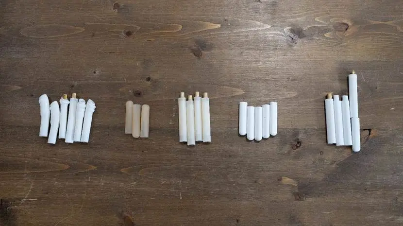 歷經兩年研發與數次材料混合實驗，臺南蛋品與 HMM、健翔團隊成功打造出耐用，且可 100% 被生物分解的蛋殼筆。（圖片來源／臺南蛋品） 