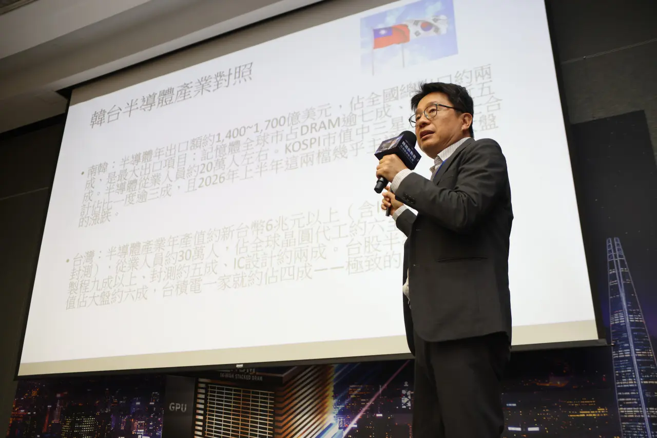 メモリー投資と韓国・台湾の株式市場の見通しについて話す筆者の林宏文。（写真提供：今周刊撮影チーム）