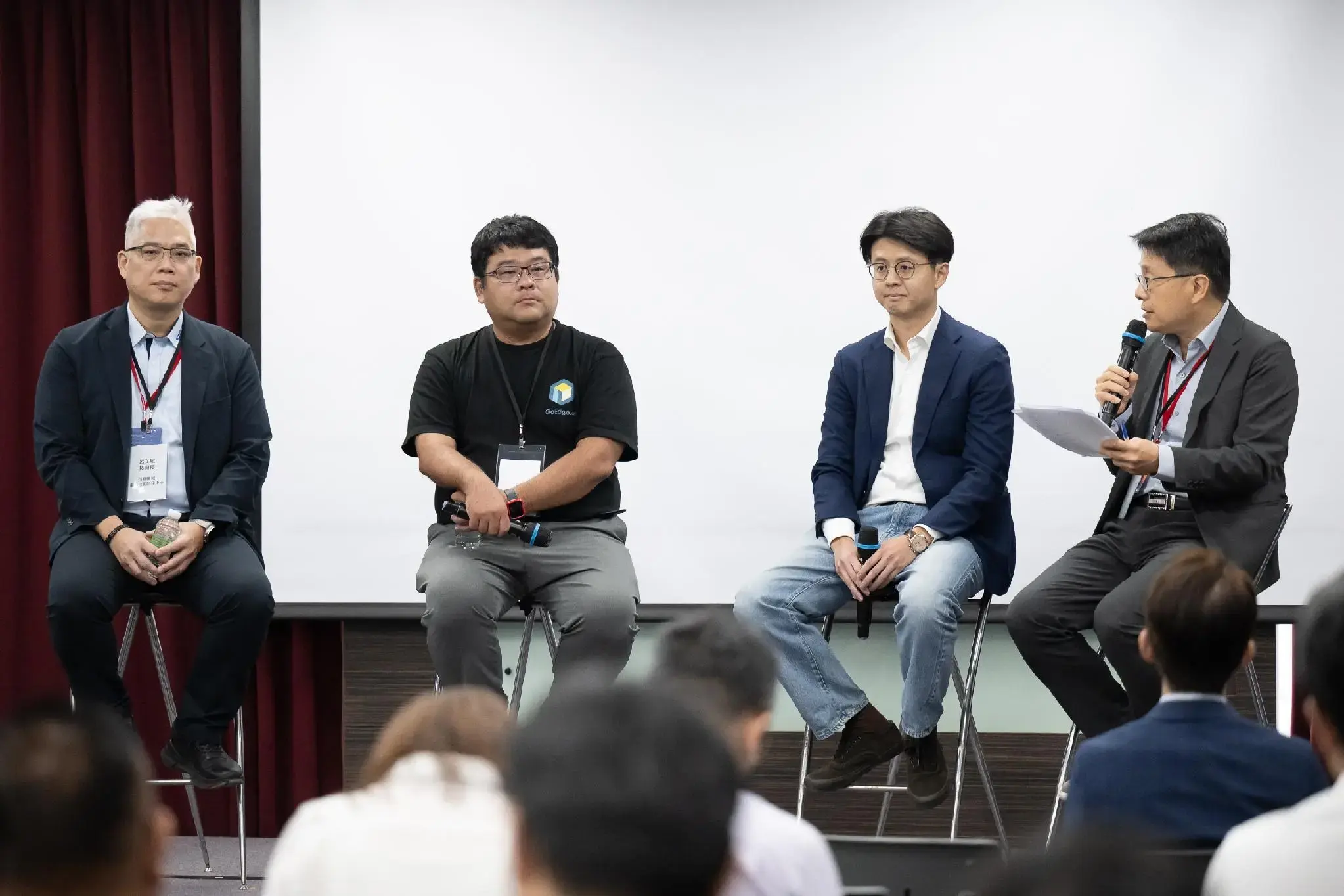 In the first panel, moderator Lin Hung-wen, Lü Wenbin, Chen Jianzhi and MICH's Zhang Zhejia discuss equipment data, shop-floor knowledge and compute choices. In the first panel, moderator Lin Hung-wen, Lü Wenbin, Chen Jianzhi and MICH's Zhang Zhejia discuss equipment data, shop-floor knowledge and compute choices.