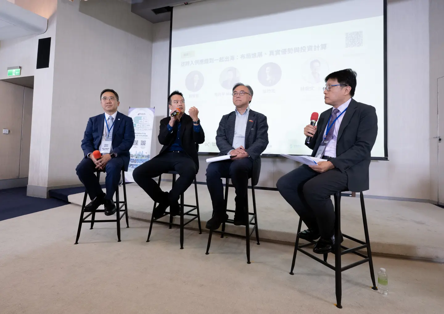 From left: James Chueh, Mark Ma, Steve Hsu and moderator Owen Lin examine the practical challenges of U.S. operations, including construction, regulatory and staffing costs, as well as the development of local teams. From left: James Chueh, Mark Ma, Steve Hsu and moderator Owen Lin examine the practical challenges of U.S. operations, including construction, regulatory and staffing costs, as well as the development of local teams.
